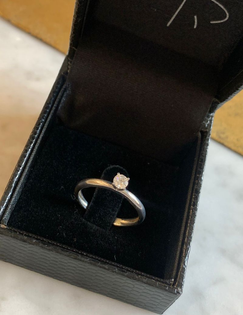 Anel Solitário Diamante 20 Pontos Ouro Branco.