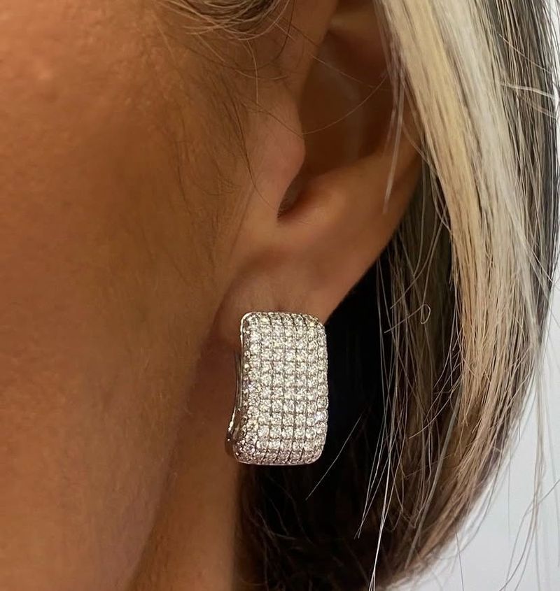 Brinco Argola Quadrada Pavê Diamante Ouro Branco.