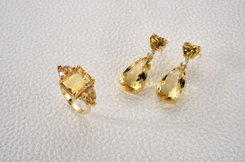 Brinco Berilo e Diamante Ouro Amarelo.