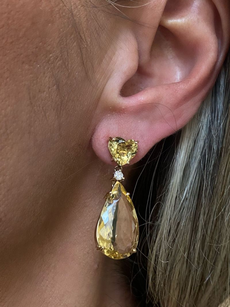 Brinco Berilo e Diamante Ouro Amarelo.