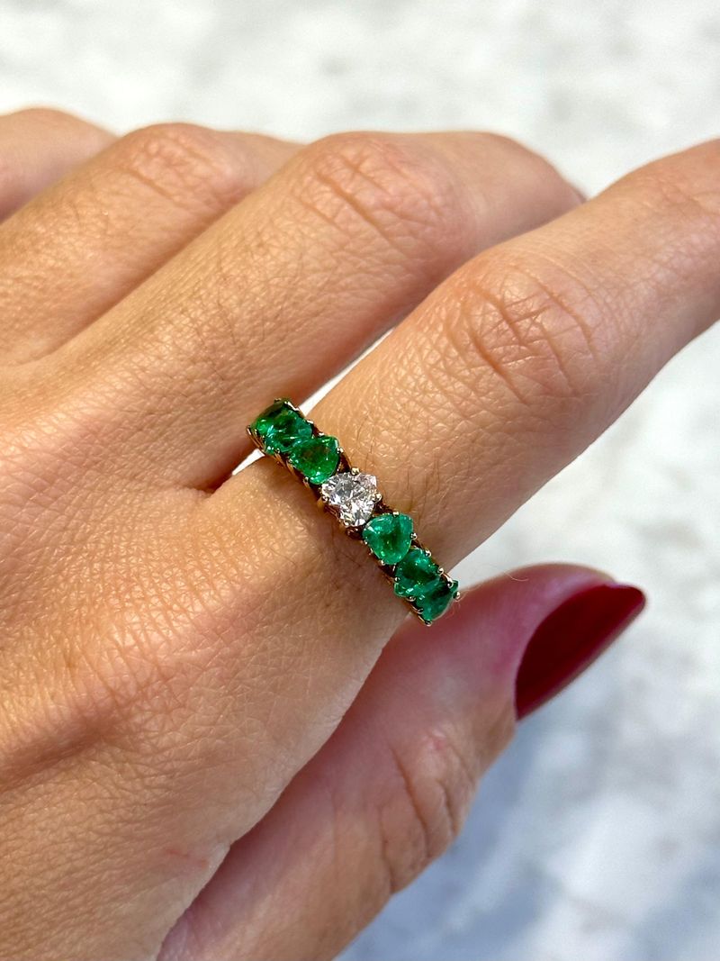 Anel Esmeralda Coração Diamantes Ouro Amarelo