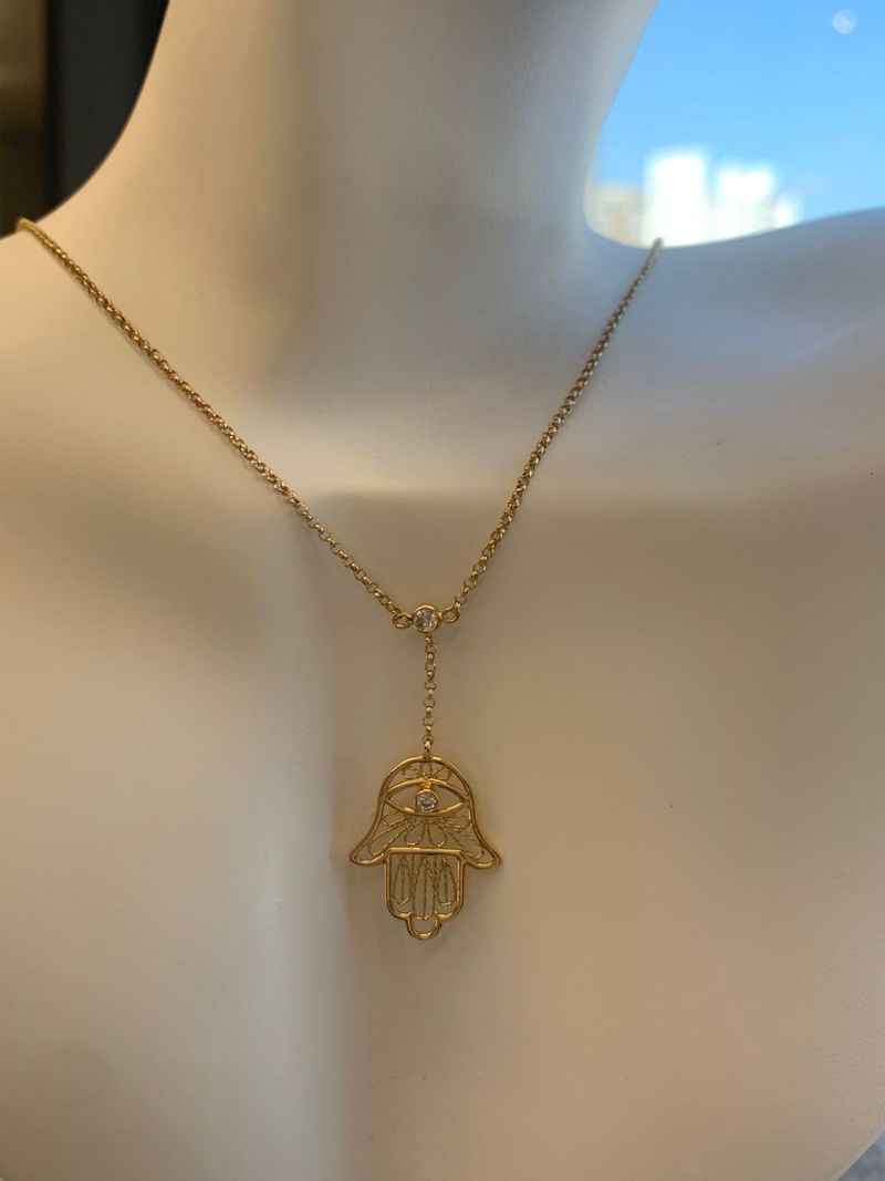 Colar Mão de Fátima Gravatinha Diamantes Ouro Amarelo