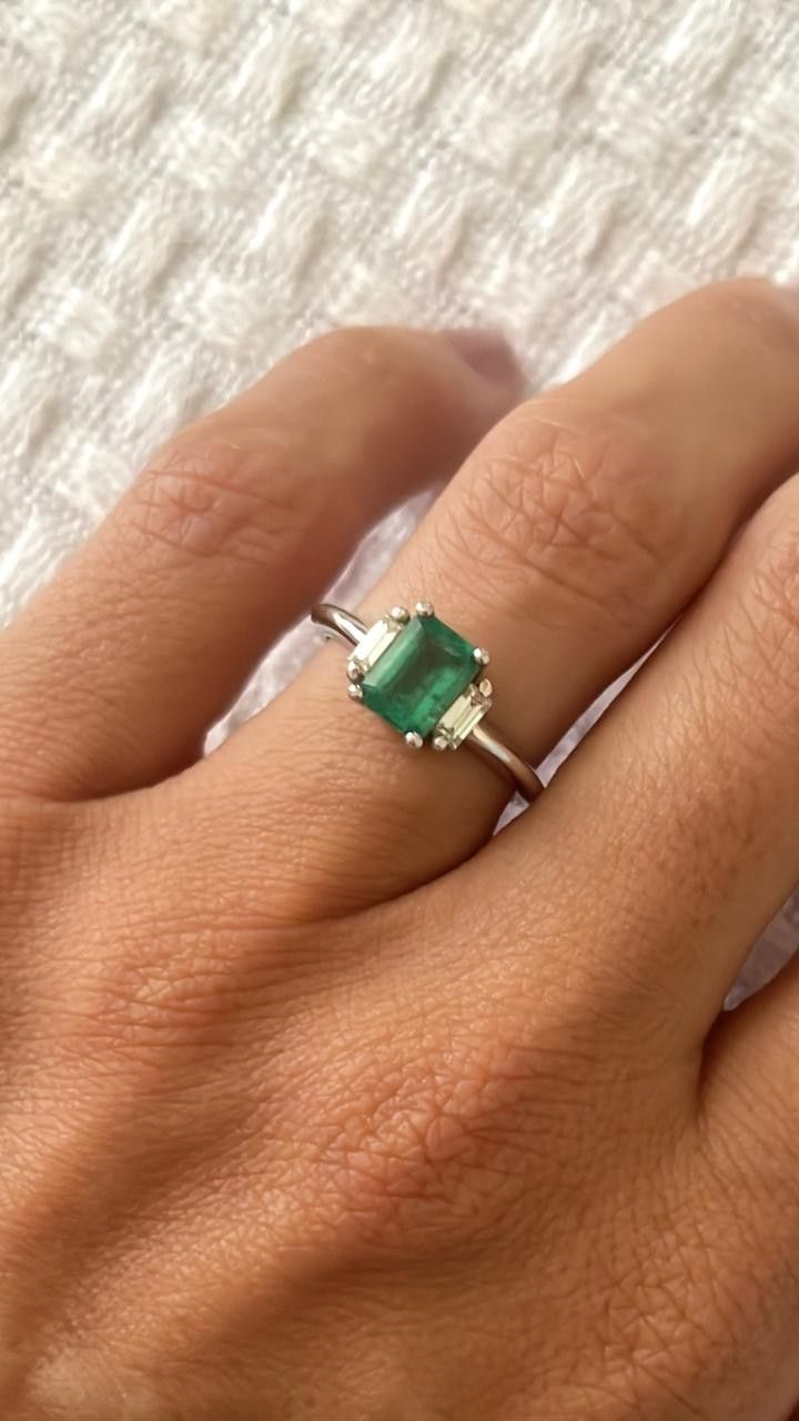 Anel Classic Esmeralda e Diamante
