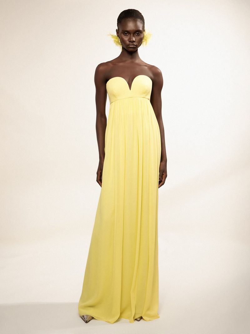 Vestido com Decote Coração