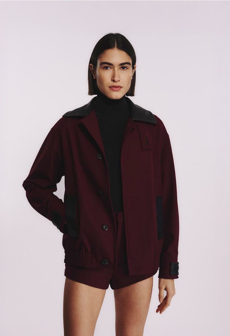 Veste Gola Alta com Detalhe em Couro 