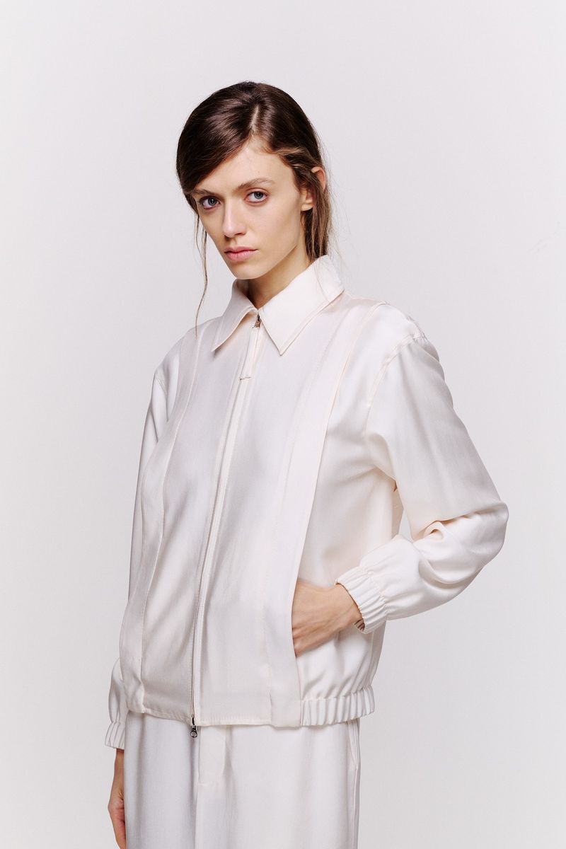 Veste Bolso Inclinado Elástico Barra Punho 