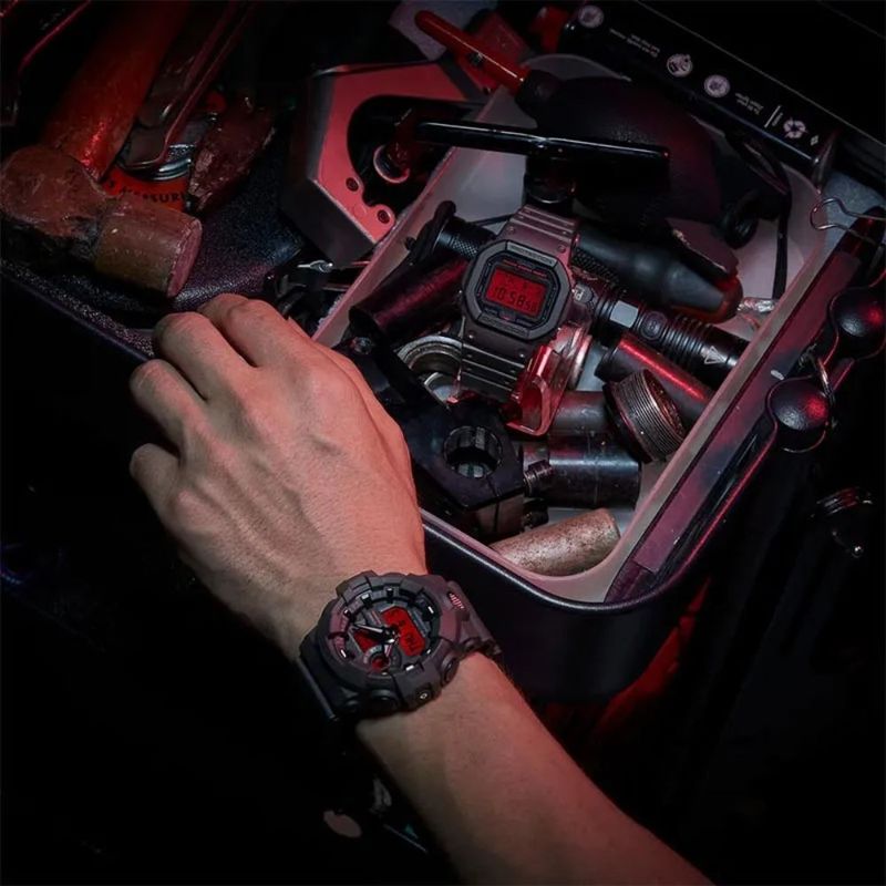 Relógio Casio G-shock Black and Bold Red GA-700BBR-1ADR