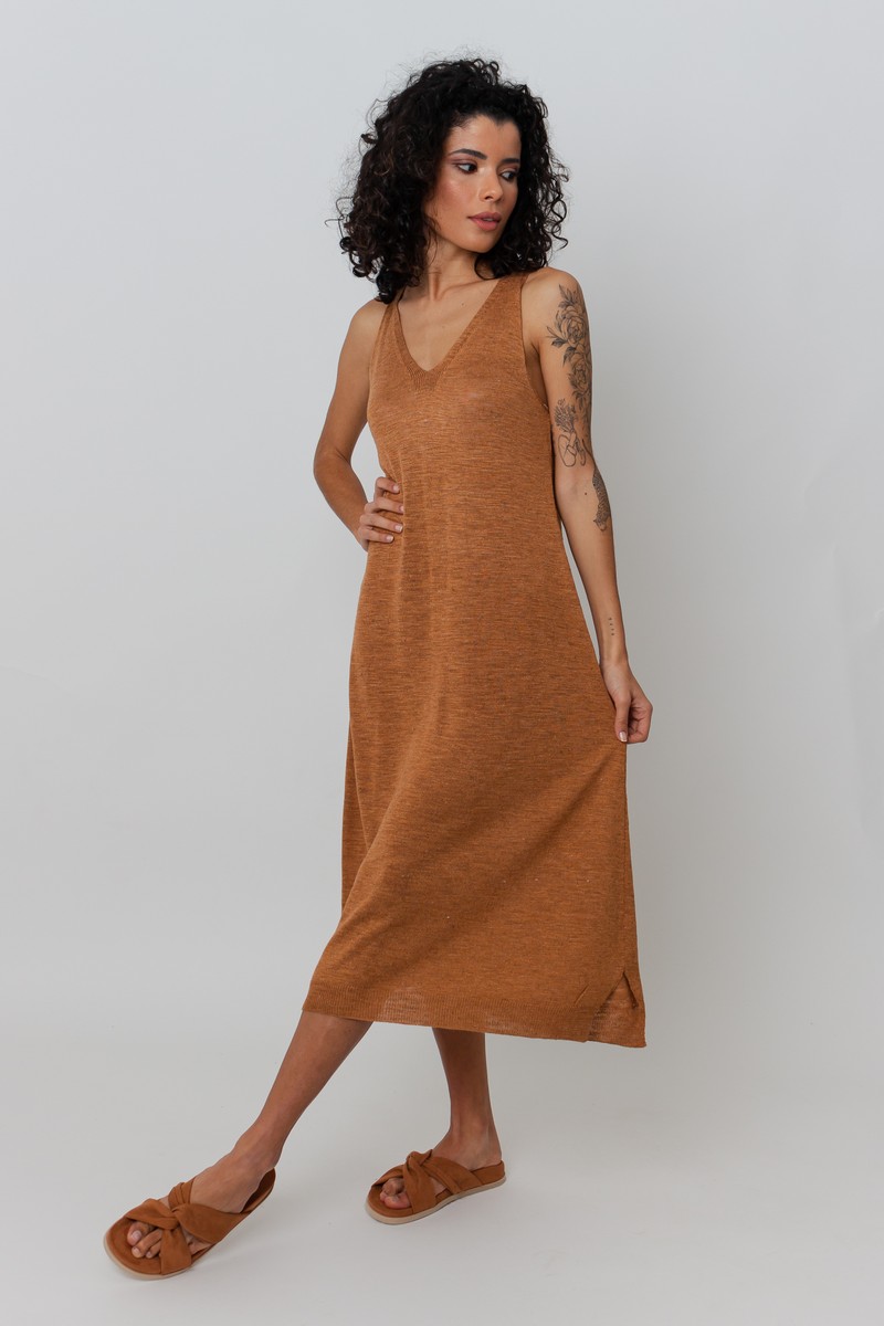 VESTIDO MIDI ALCINHA TRICÔ – OCRE