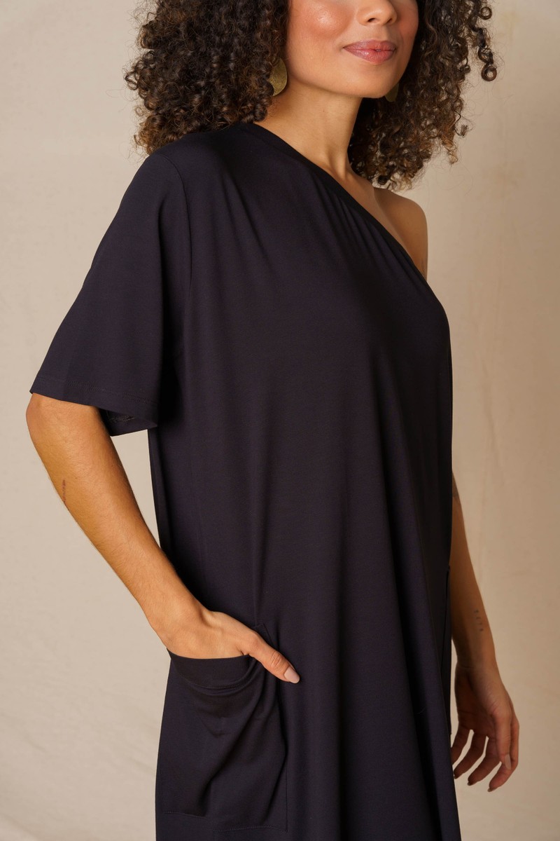 VESTIDO TSHIRT MIDI 1 OMBRO SÓ EM VISCOSE - PRETO