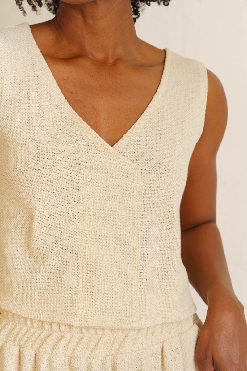 REGATA DECOTE V PESPONTO TEXTURA - CREME