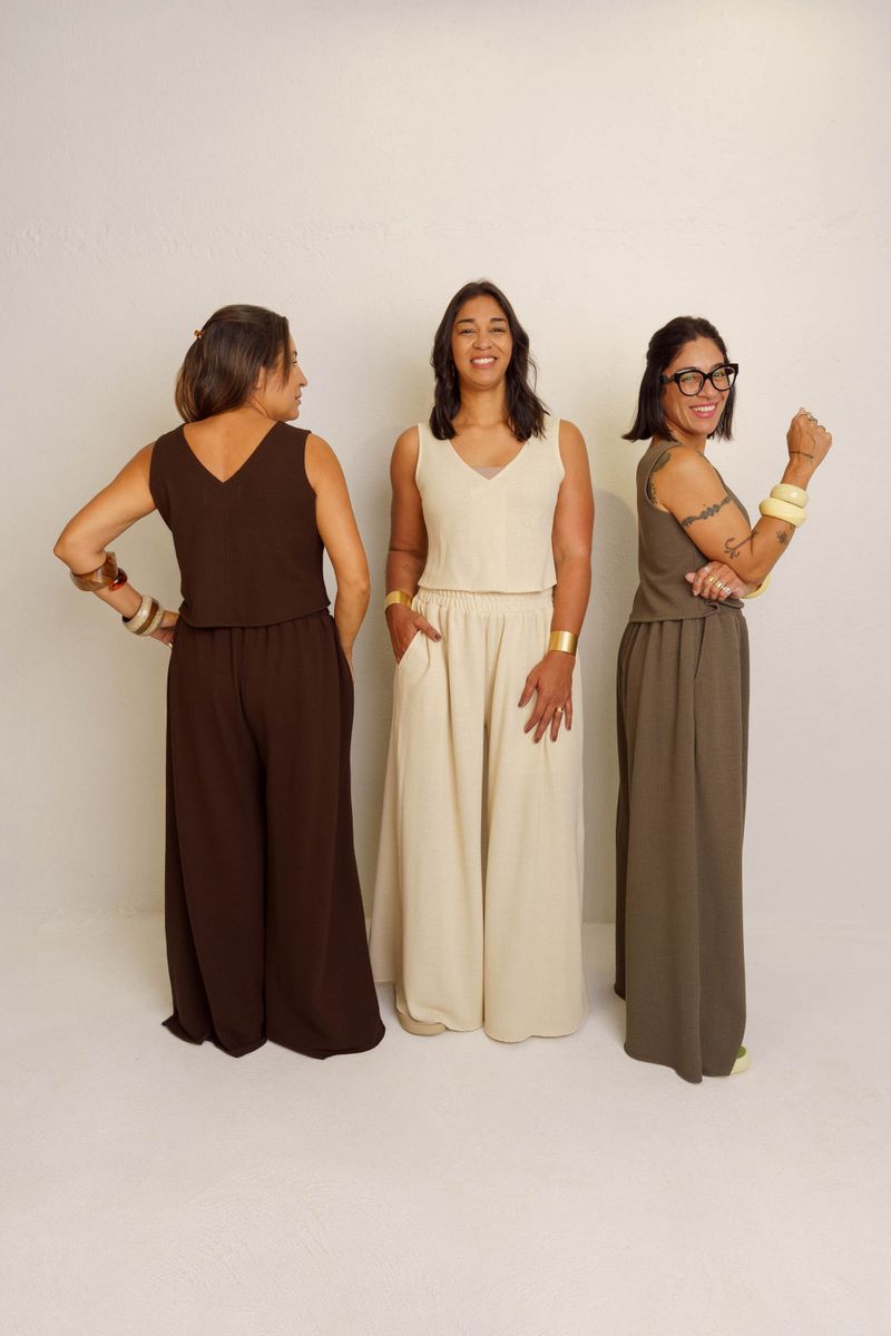 REGATA DECOTE V PESPONTO TEXTURA - CREME