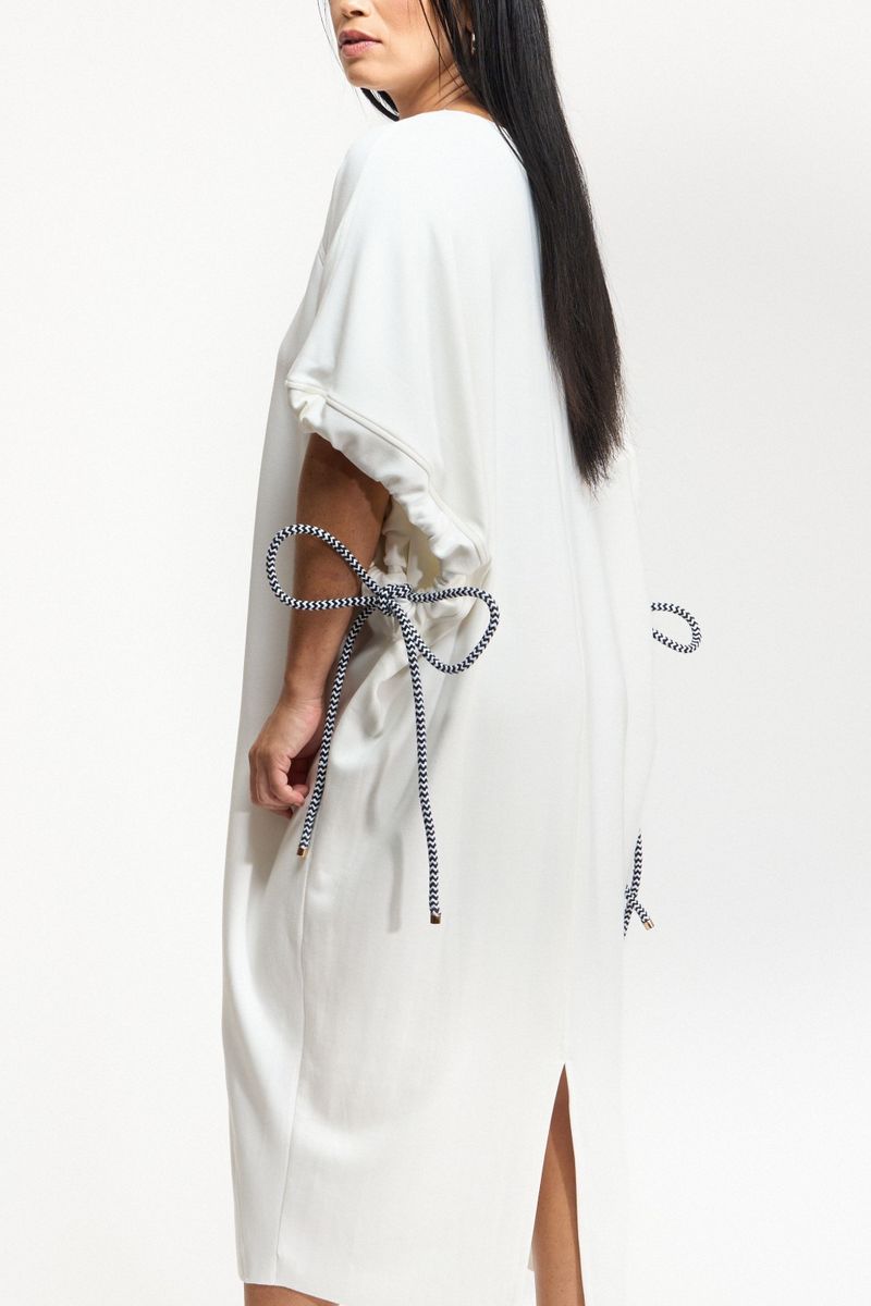 VESTIDO AMPLO RECORTES E CORDA - OFF WHITE