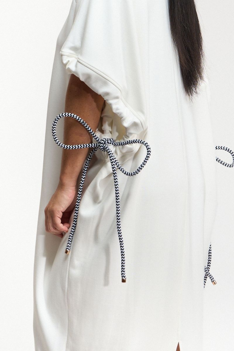 VESTIDO AMPLO RECORTES E CORDA - OFF WHITE