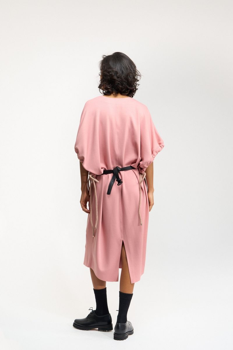VESTIDO AMPLO RECORTES E CORDA - ROSA