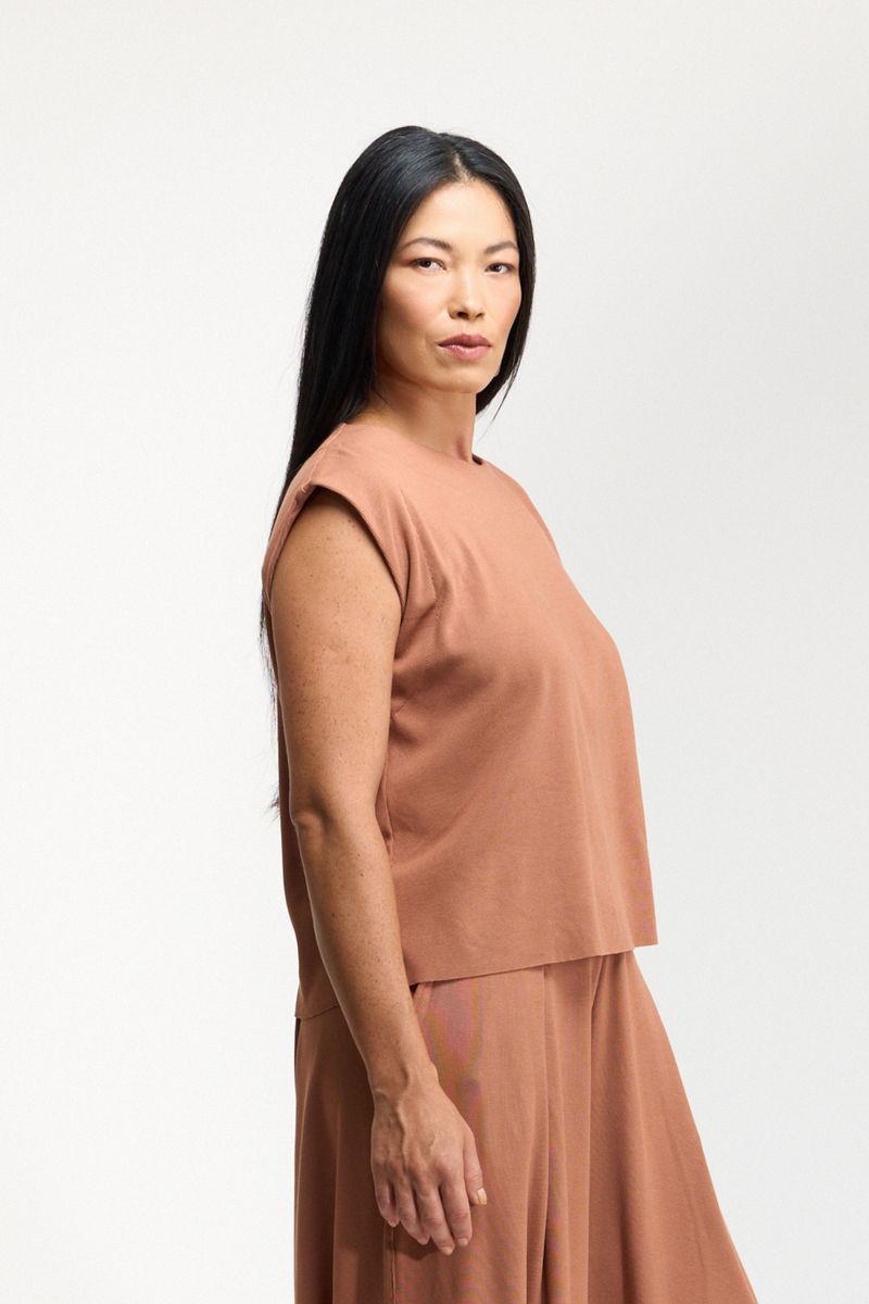BLUSA MUSCLE QUADRADA - MOCHA