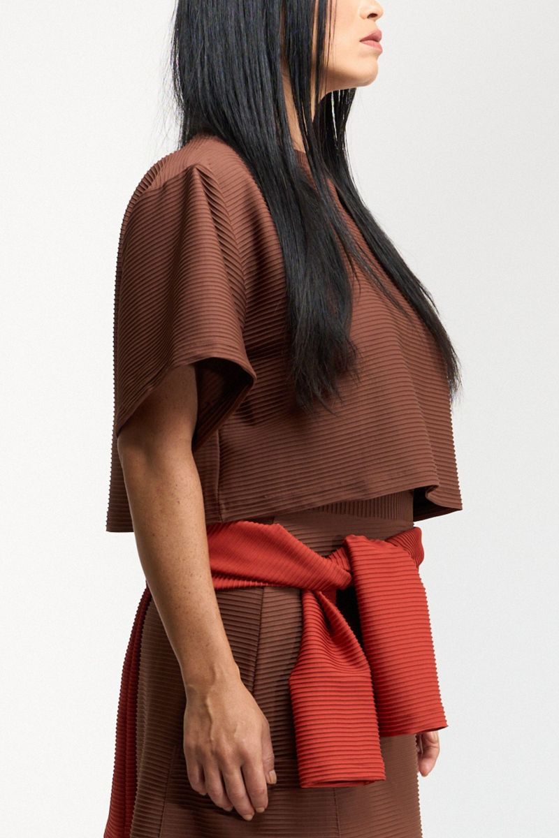 TSHIRT CROPPED TEXTURA - MARROM 