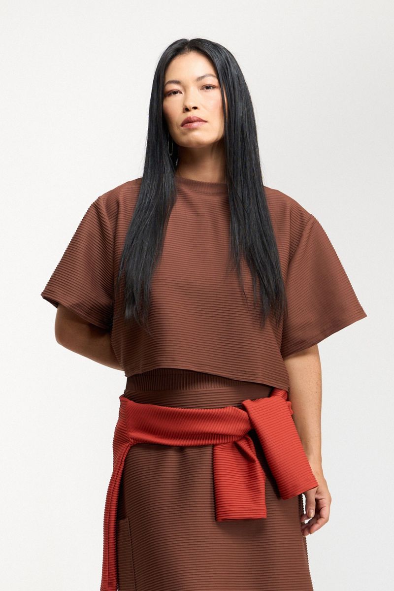 TSHIRT CROPPED TEXTURA - MARROM 