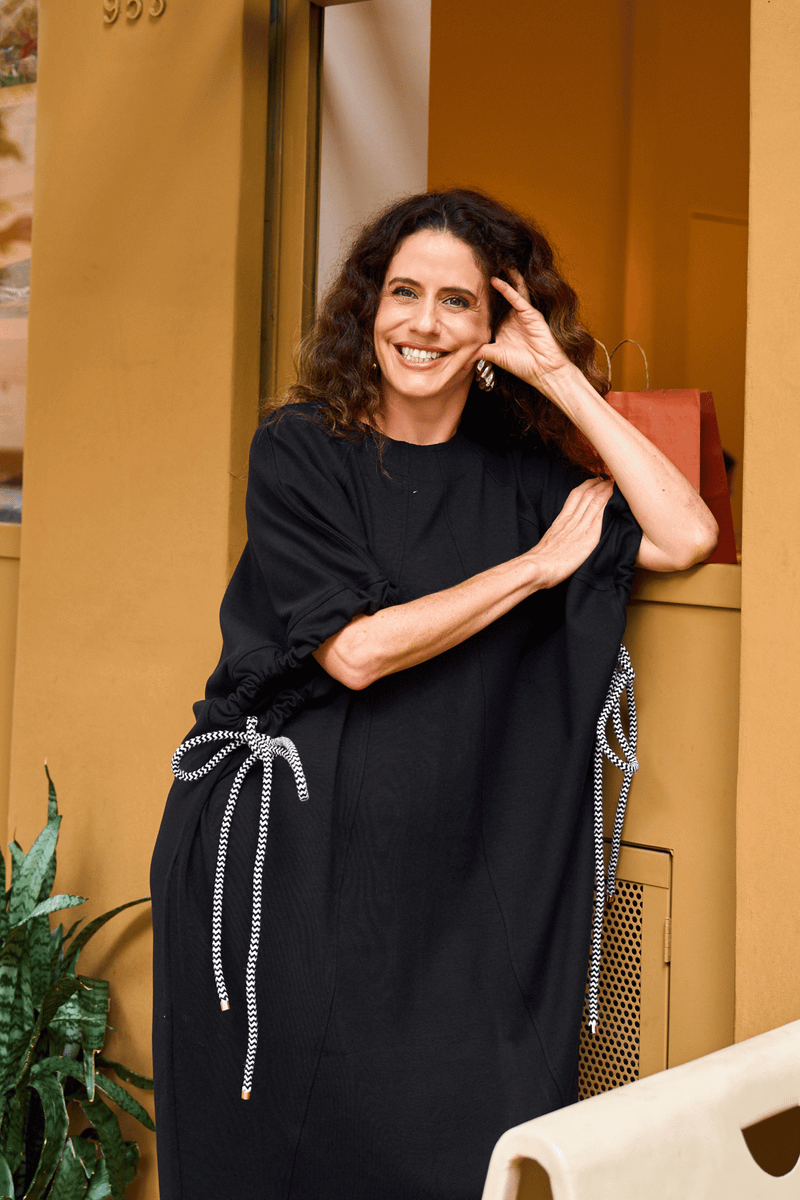 VESTIDO AMPLO RECORTES E CORDA - PRETO