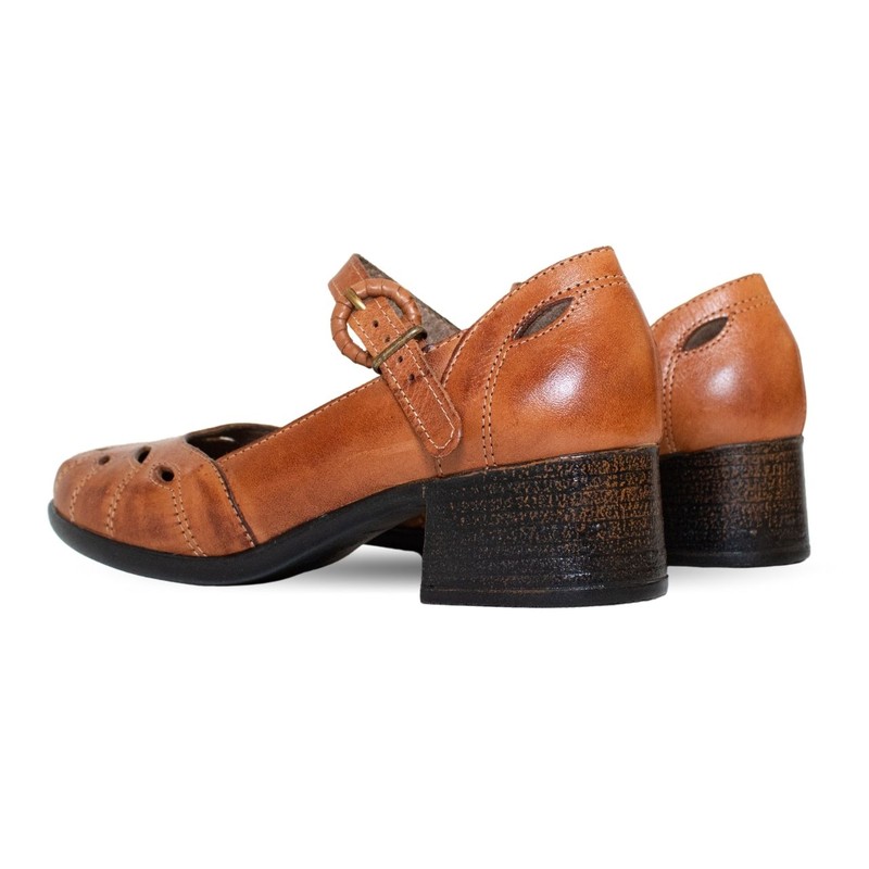 Sapato Retrô Vazado Costuras Daiane Castanho