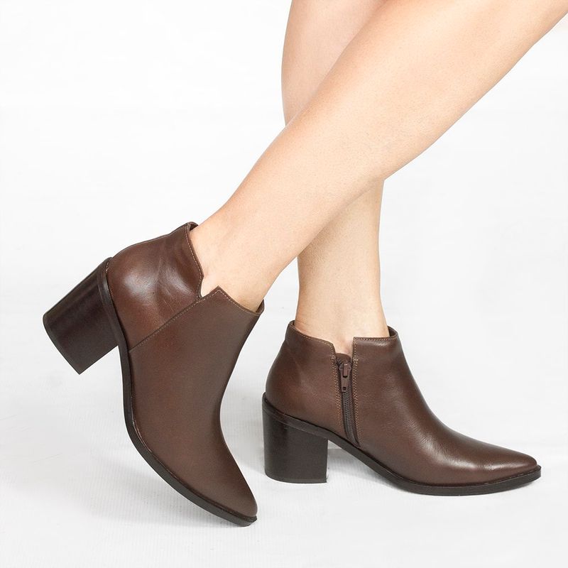Bota Zatta Bico Fino Cano Curto Gardenia Marrom