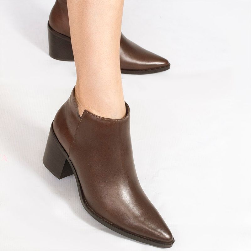 Bota Zatta Bico Fino Cano Curto Gardenia Marrom