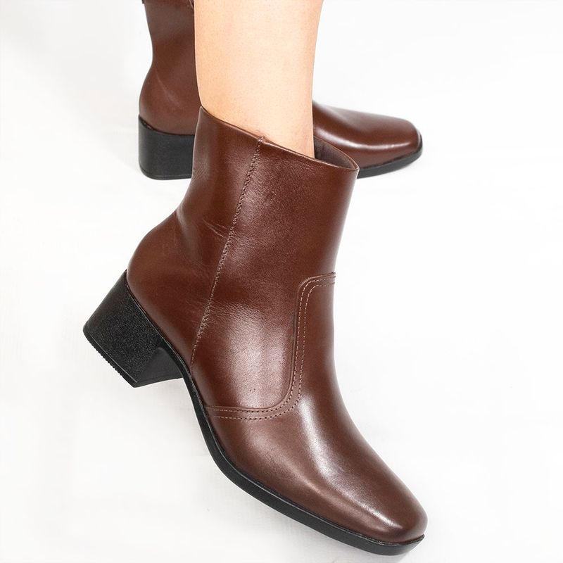 Bota Zatta Bico Quadrado Salto Bloco Couro Clarice Marrom