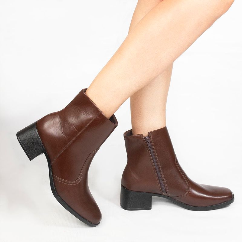 Bota Zatta Bico Quadrado Salto Bloco Couro Clarice Marrom