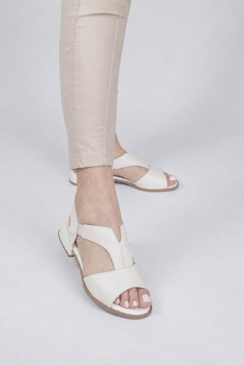 Sandália Zatta Couro Salto Bloco Baixo Luzia Off White