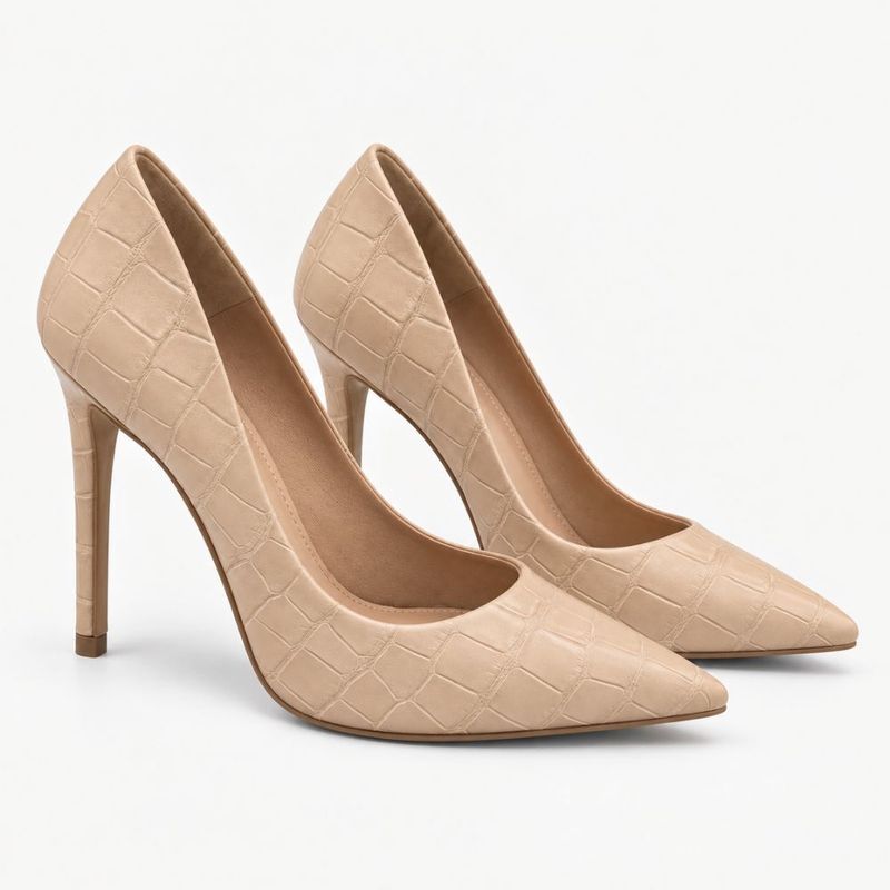 Scarpin Bico Fino Salto Suzy Amendoa