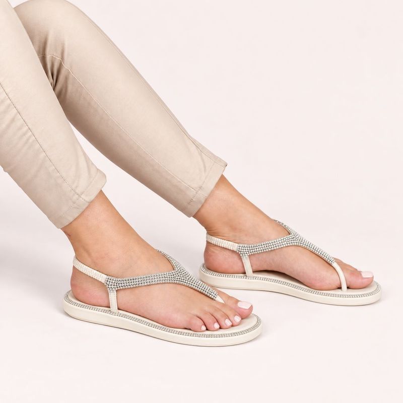 Chinelo Zatta com Strass e Tira Traseira Charlote Off White