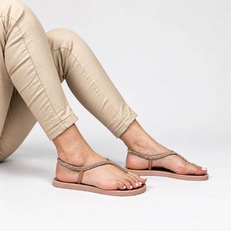 Chinelo Zatta com Strass e Tira Traseira Alana Cobre