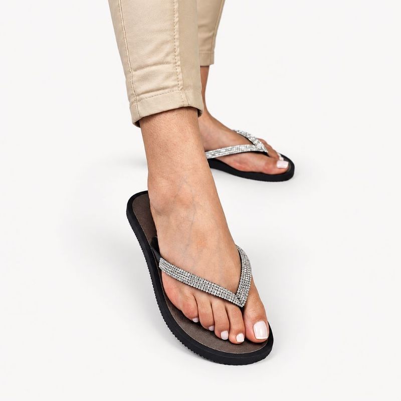 Chinelo Zatta de Dedo Strass Amora Preto