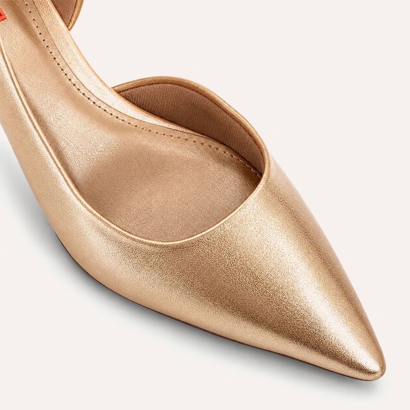 Scarpin Zatta Bico Fino com Abertura Lateral  Lisandra Dourado