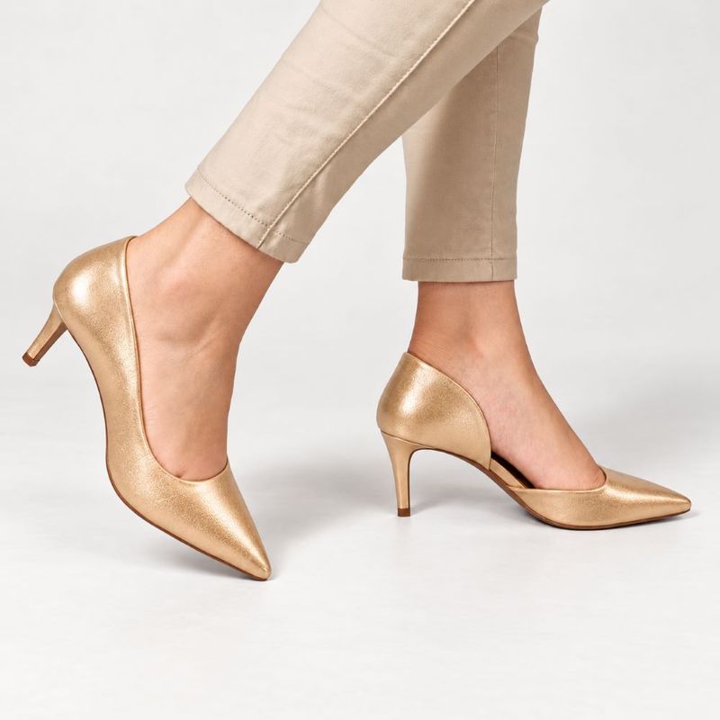 Scarpin Zatta Bico Fino com Abertura Lateral  Lisandra Dourado