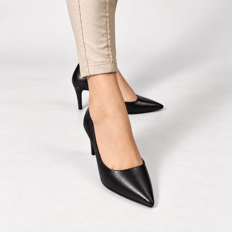 Scarpin Zatta Bico Fino com Abertura Lateral  Lisandra Preto