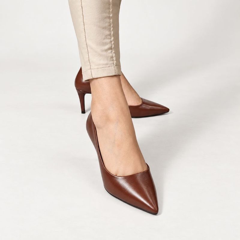 Scarpin Zatta Bico Fino com Abertura Lateral  Lisandra Marrom