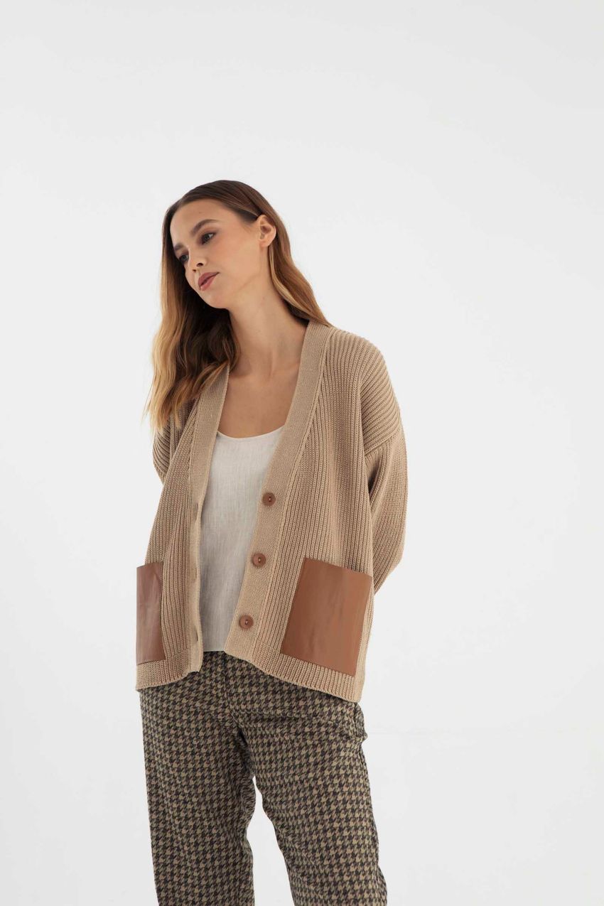 Cardigan Bolso Couro Cáqui