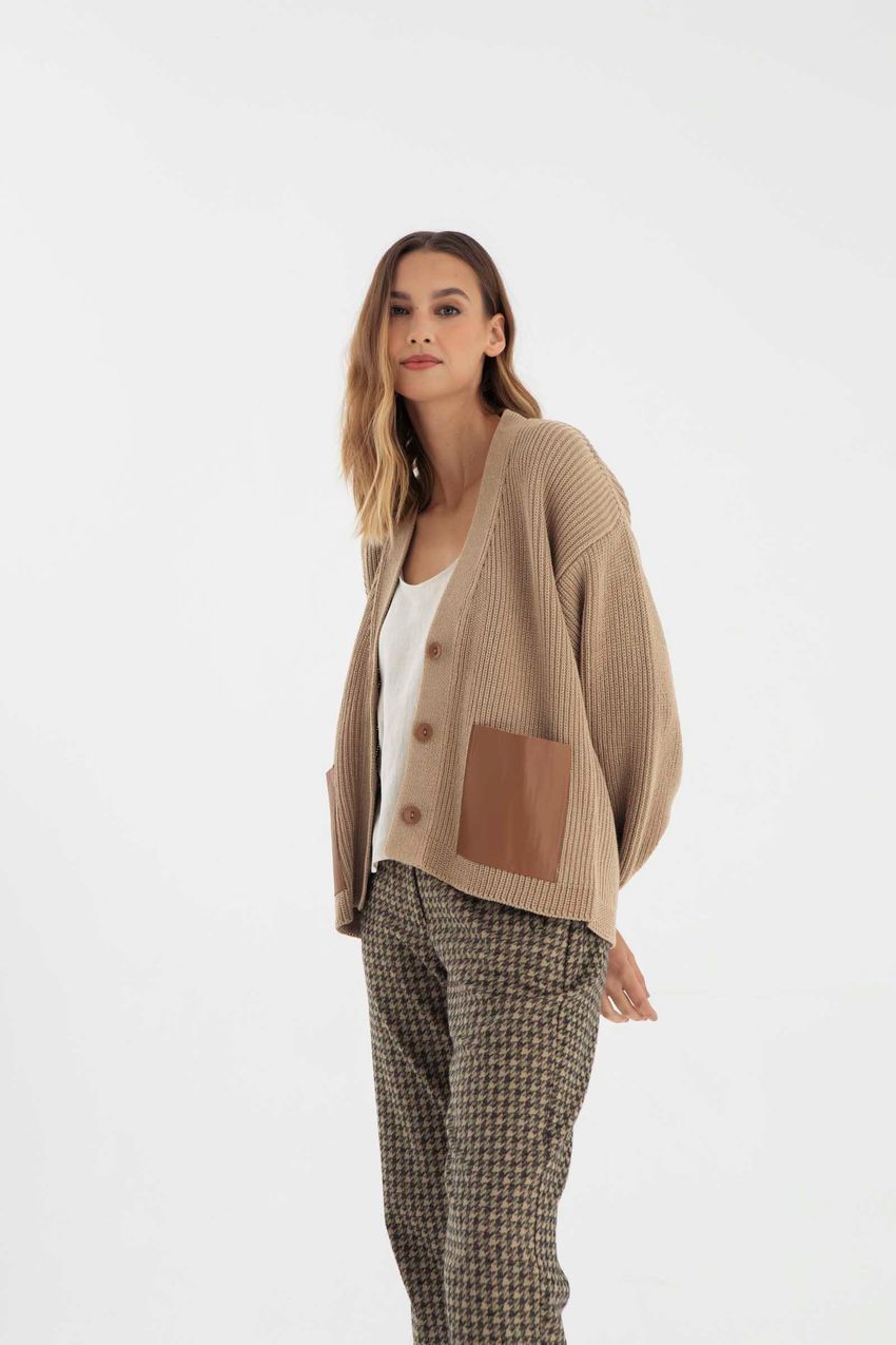 Cardigan Bolso Couro Cáqui