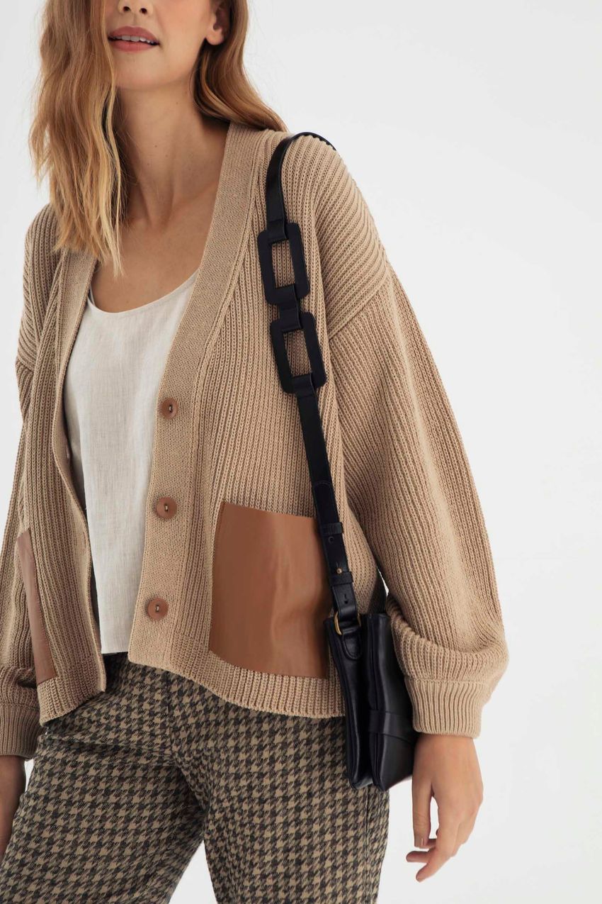 Cardigan Bolso Couro Cáqui