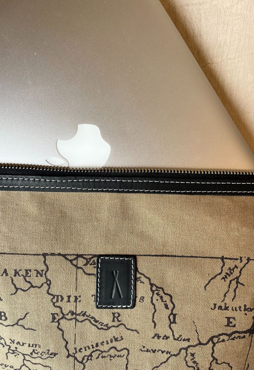 Estojo Notebook Lona Mapa Preto