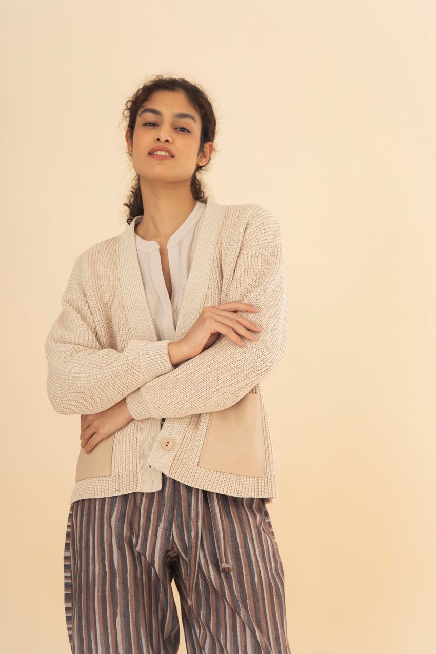 Cardigan Bolso Couro Areia