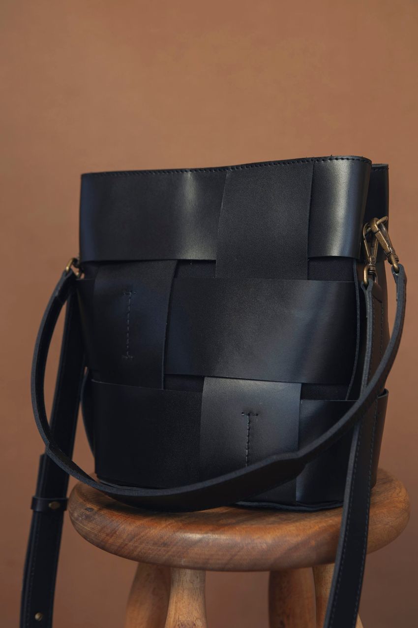 Bolsa Balde Maxi Tressê Preta