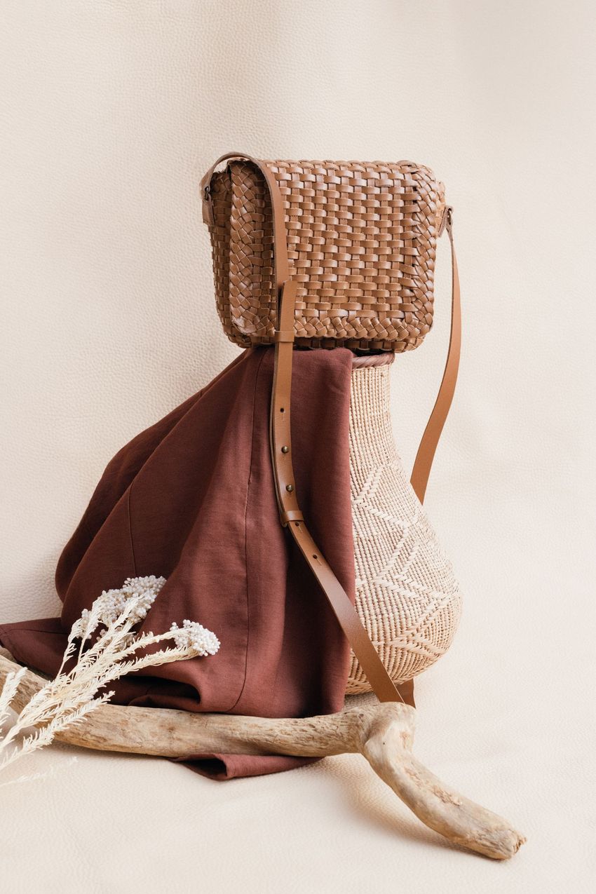 Mini Bolsa Tressê Cesto Caramelo