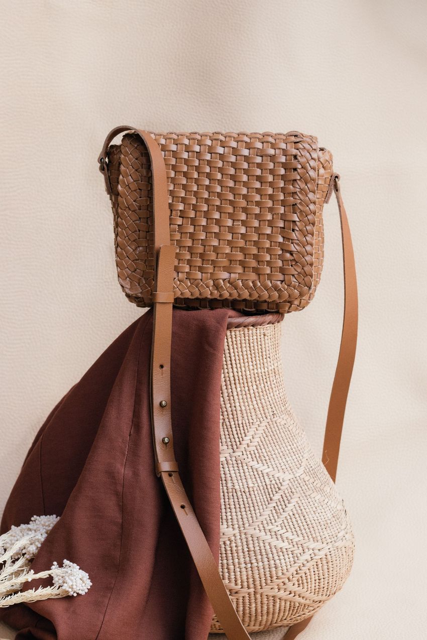 Mini Bolsa Tressê Cesto Caramelo