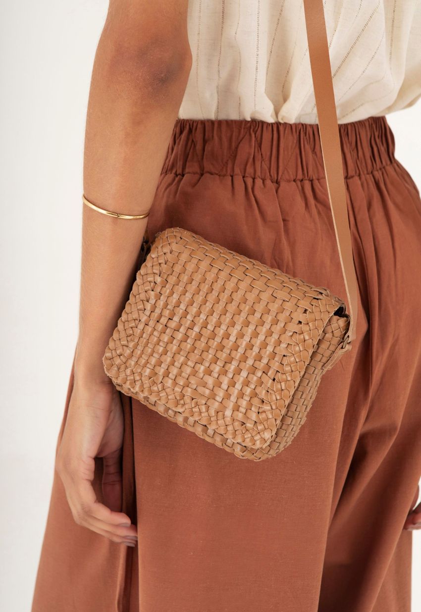 Mini Bolsa Tressê Cesto Caramelo