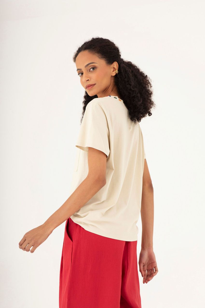 Camiseta Confete Areia