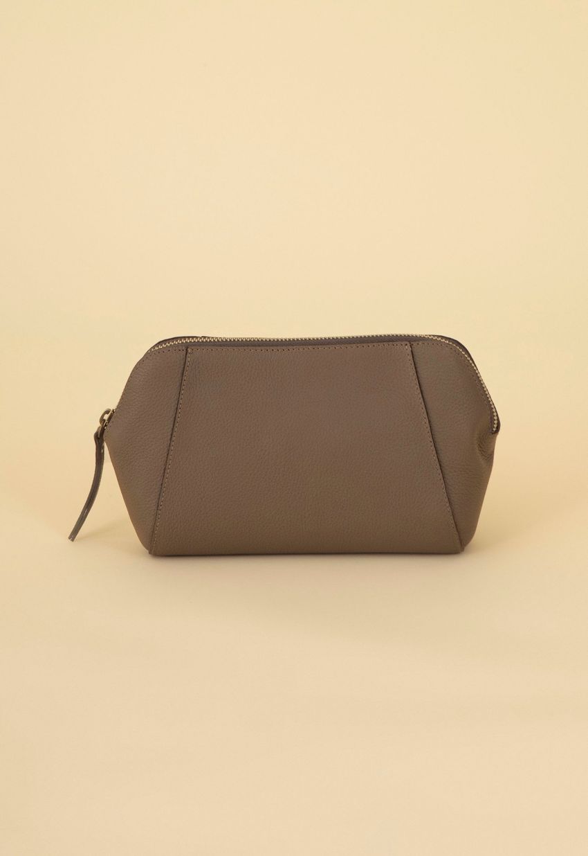 Necessaire Grande Couro Fendi
