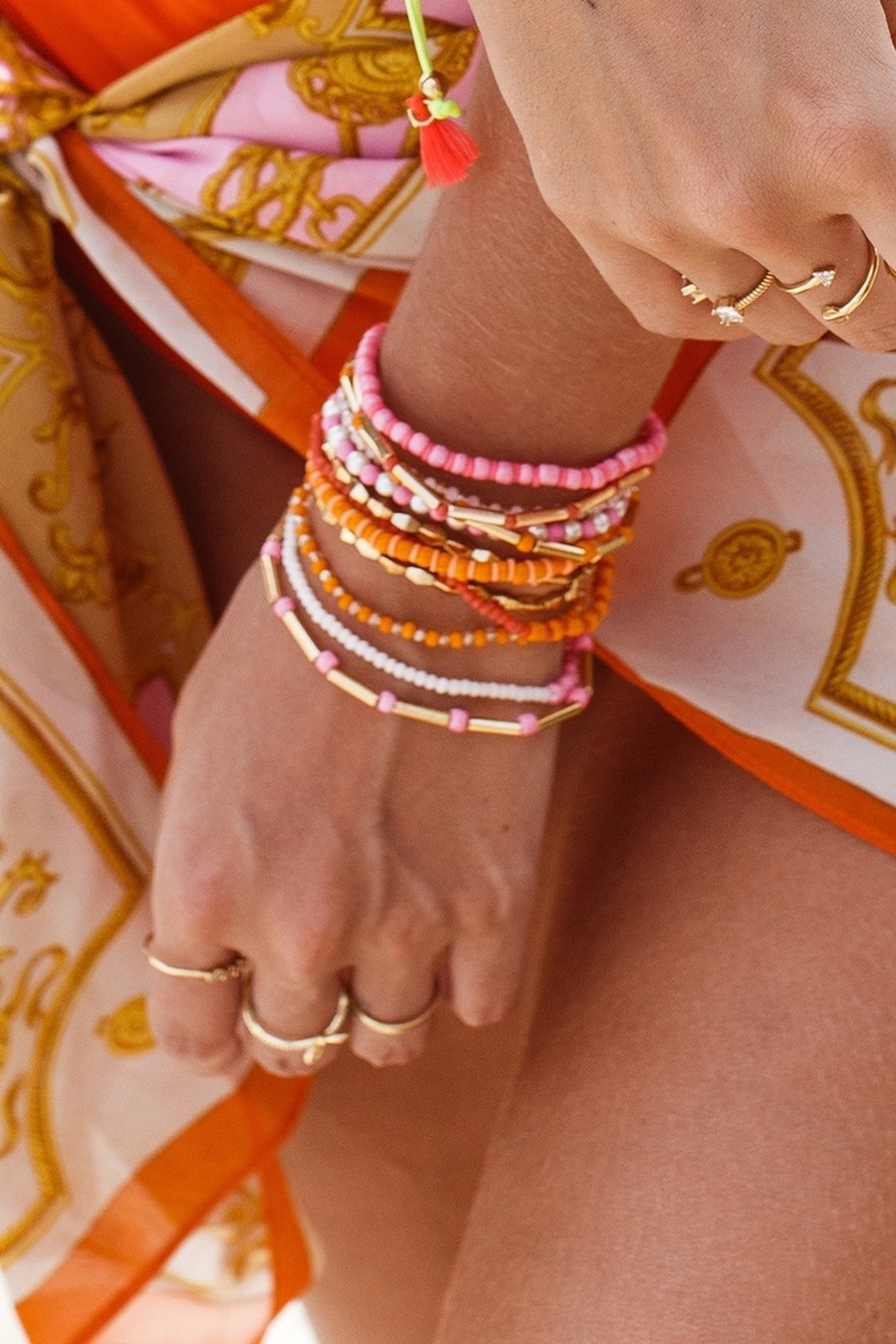 mix de pulseiras rosa e dourado 21674 mariana amaral acessorios
