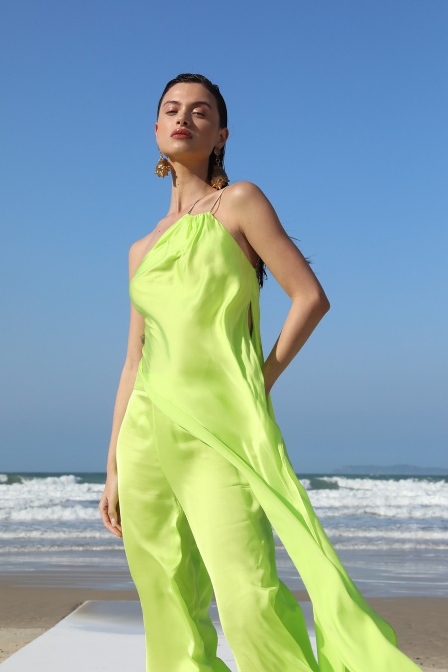 blusa longa assimétrica verde melina 0157 oásis resortwear