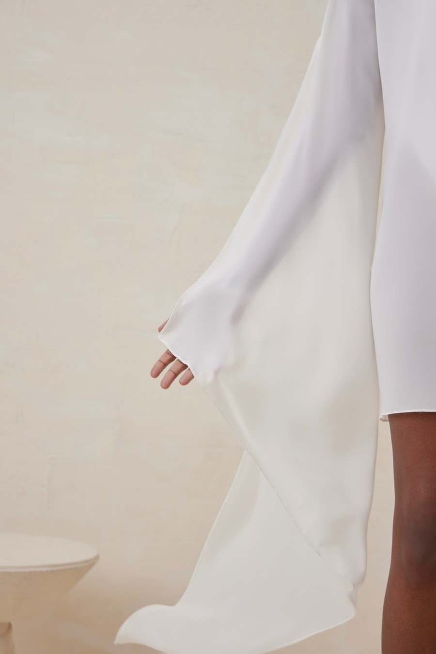 vestido curto off white kelly 0423 oásis resortwear